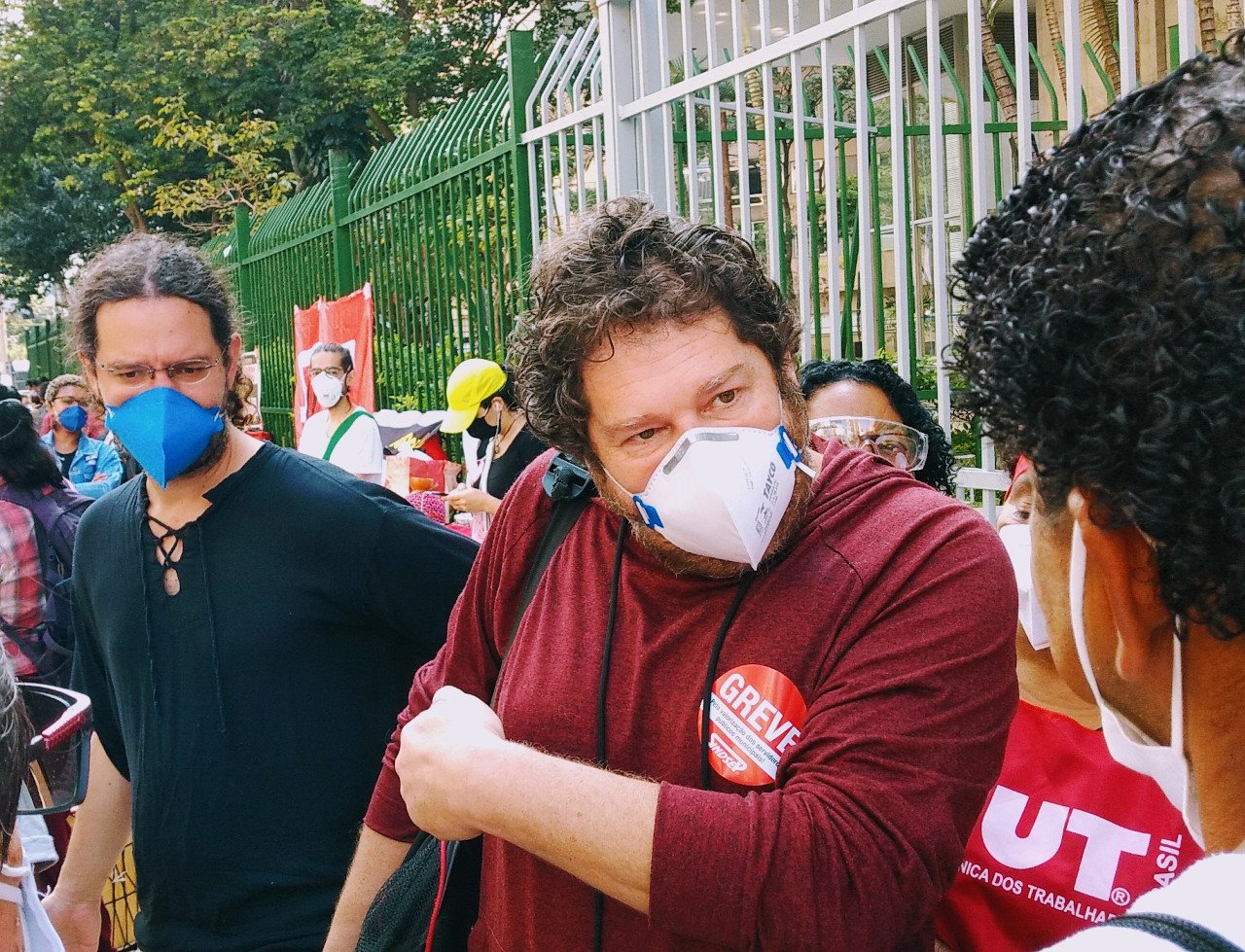Foto de Sérgio Antiqueira Presidente do Sindsep em Ato de Vigília pela Negociação
