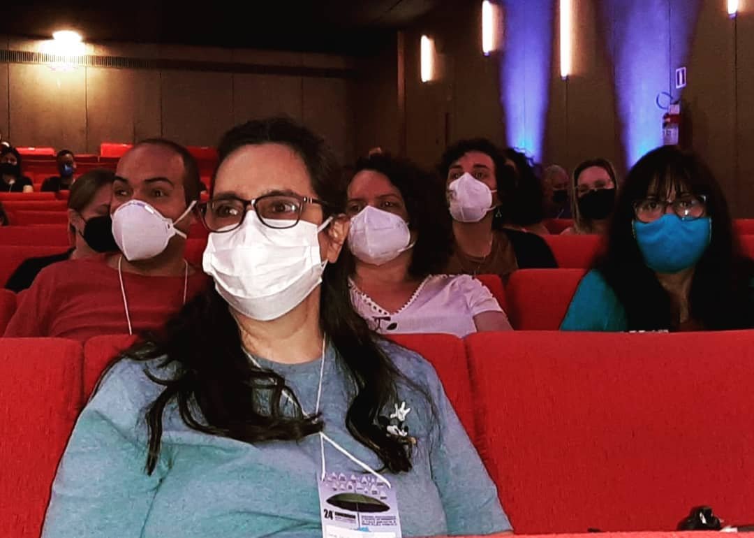 RENOVA SINESP no Congresso da Categoria. No primeiro plano a companheira Simone Coelho, na fileira de trás a Maurien, a Lívia e o Marcos Manoel.