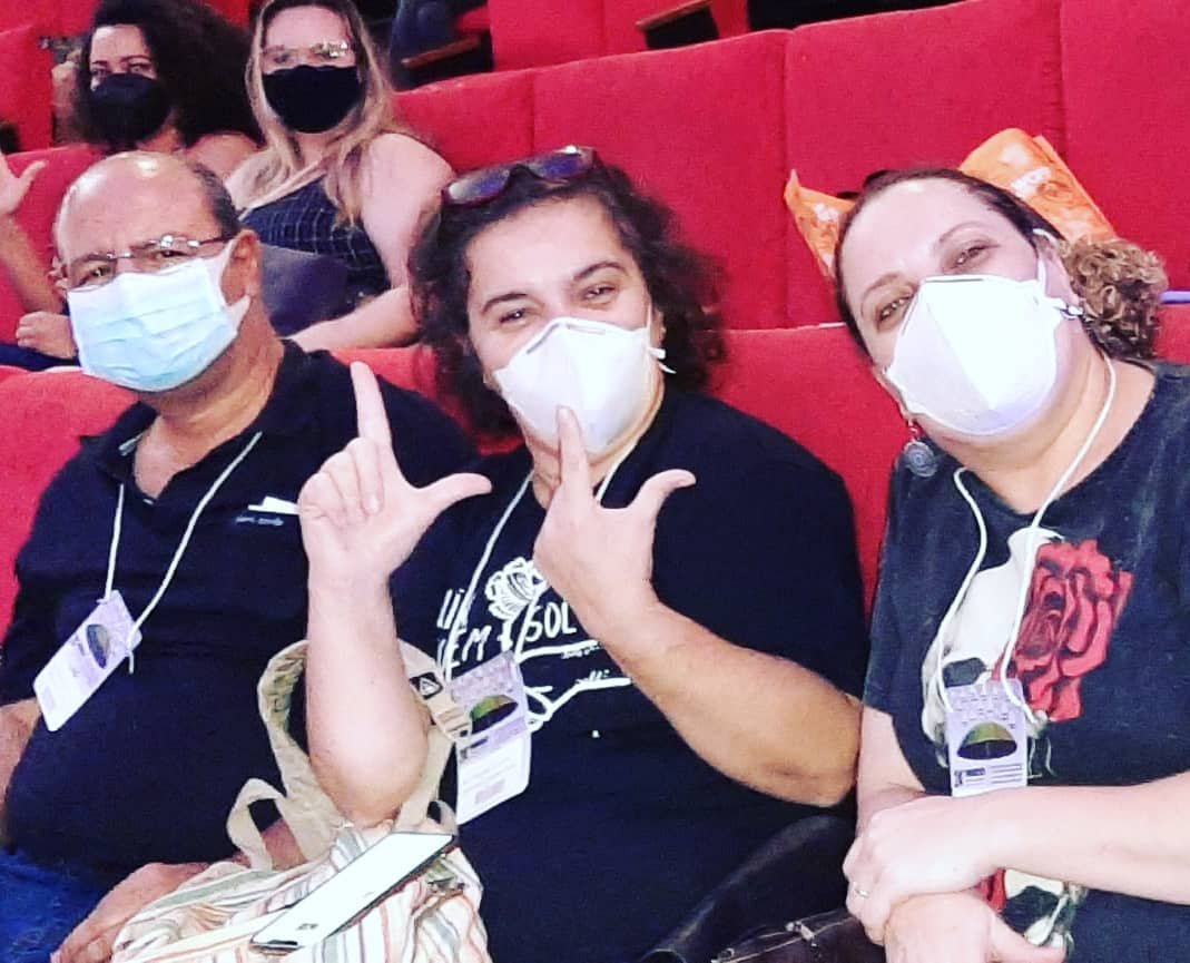 RENOVA SINESP no Congresso da categoria. Ana Maria, Ivanete e Valter na primeira fileira.