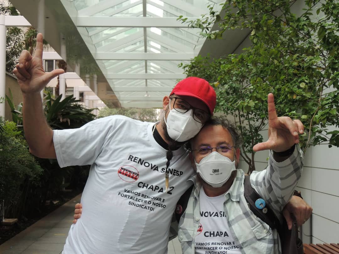 Companheiros Geraldo Guedes Fagundes e Carlos Roberto Medeiros Cardoso, Diretores de Escola, integrantes do Movimento Renova SINESP, no encerramento do Congresso do Sindicato.