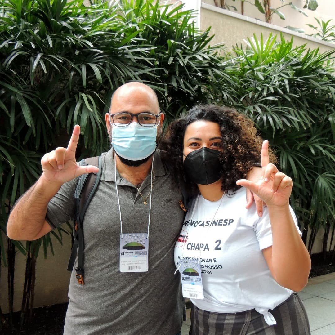 Companheiros Alexandre Gilsogamo e Kathlenn Reis Gonçalves, Coordenadores Pedagógicos, integrantes do Movimento Renova SINESP no encerramento do Congresso.