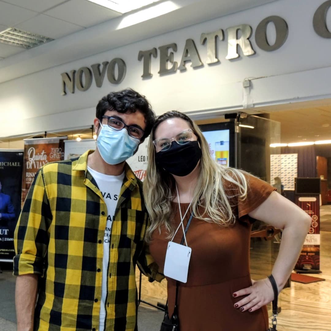 Companheiros Caio Tiago e Ana Paula Lopes, Diretores de Escola, integrantes do Movimento Renova SINESP no encerramento do Congresso